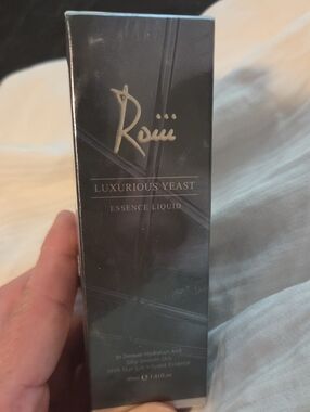 Roiii Luxurious Yeast Essence Liquid